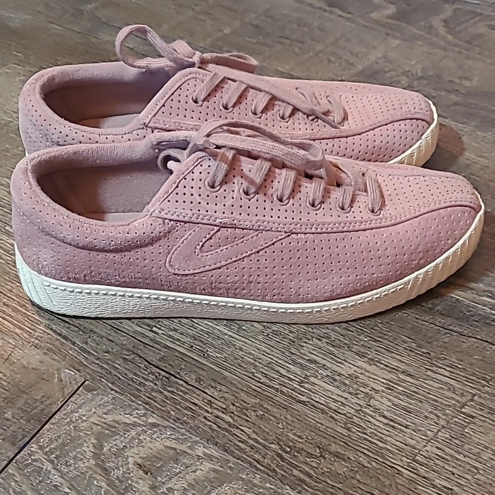 TRETORN Blush Mauve  Size 8.5 Suede Like Lace Fashion Sneaker